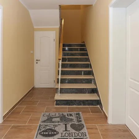 Keran Apartment *